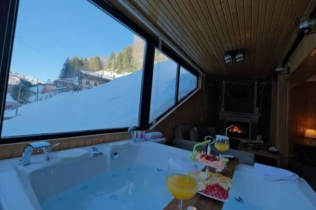Queen Suite, Fireplace, Waterfall View, Jakuzi
