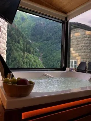 Royal Suite, Fireplace, Waterfall View, Jakuzi