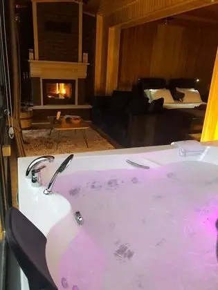 Royal Suite, Fireplace, Waterfall View, Jakuzi