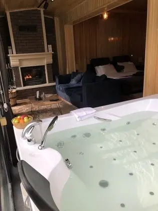 Royal Suite, Fireplace, Waterfall View, Jakuzi