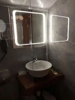 Junior Suite, Şelale Manzaralı, Şömineli ve Jakuzili