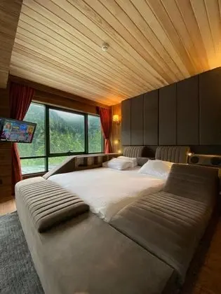 King Suite, Şelale Manzaralı, Şömineli ve Jakuzili
