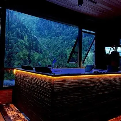 King Suite, Şelale Manzaralı, Şömineli ve Jakuzili