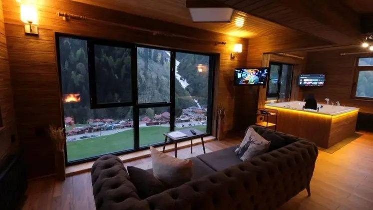 Presidential Suite, Şelale Manzaralı, Şömineli ve Jakuzili