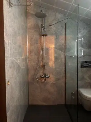 Presidential Suite, Şelale Manzaralı, Şömineli ve Jakuzili