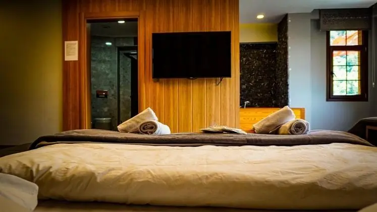 Deluxe Suit, Doğa Manzaralı, Şömineli ve Jakuzili