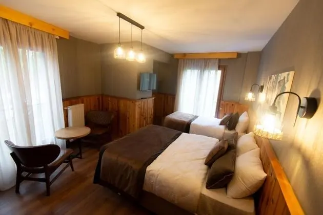 Corner Room, Dağ Manzaralı, Fransız Balkonlu