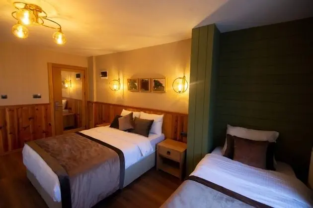 Corner Room, Dağ Manzaralı, Fransız Balkonlu