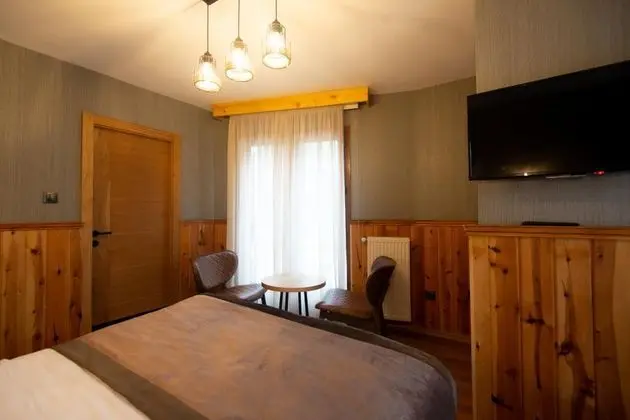 Corner Room, Dağ Manzaralı, Fransız Balkonlu