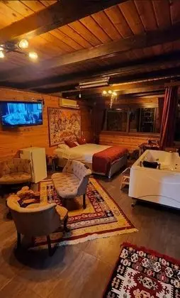 Jakuzili Şömineli Bungalow, Şelale Manzaralı, Şömineli ve Jakuzili