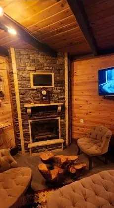 Jakuzili Şömineli Bungalow, Şelale Manzaralı, Şömineli ve Jakuzili