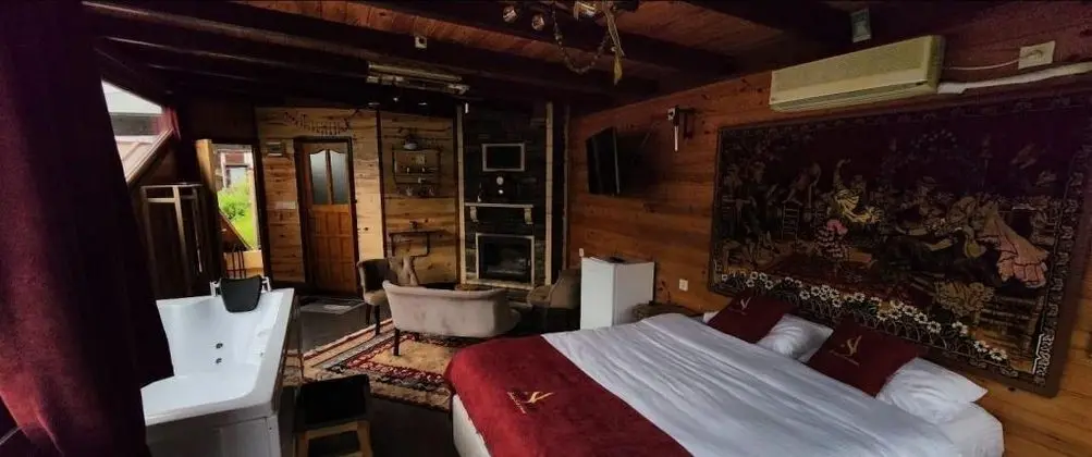 Jakuzili Şömineli Bungalow, Şelale Manzaralı, Şömineli ve Jakuzili