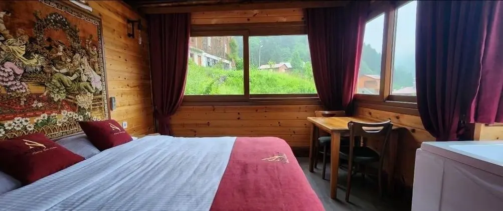 Jakuzili Şömineli Bungalow, Şelale Manzaralı, Şömineli ve Jakuzili