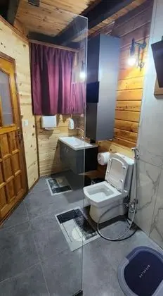 Jakuzili Şömineli Bungalow, Şelale Manzaralı, Şömineli ve Jakuzili