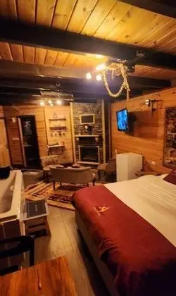 Jakuzili Şömineli Bungalow, Şelale Manzaralı, Şömineli ve Jakuzili