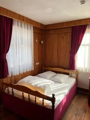 Çift Kişilik, Dağ Manzaralı