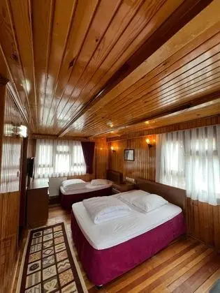 Çift Kişilik, Dağ Manzaralı