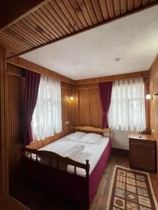Çift Kişilik, Dağ Manzaralı