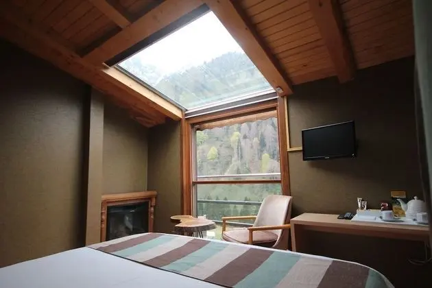 Honeymoon Tek Büyük Yataklı Oda