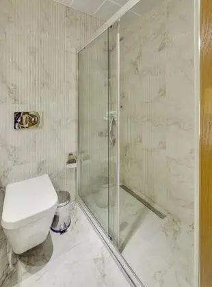 Çift Kişilik, Şehir Manzaralı