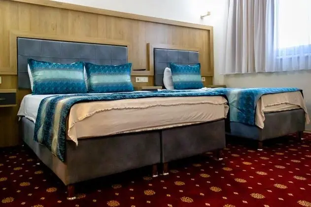 Triple, Şehir Manzaralı
