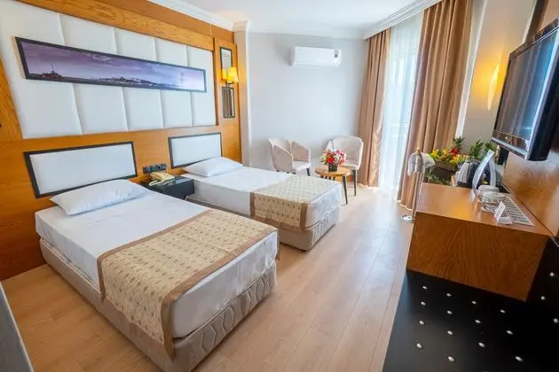 https://images.etstur.com/imgproxy/resize/2560x1440/files/images/hotelImages/etsrooms/516683/Aydinbey_Gold_Dreams_20241126114435_0.jpg