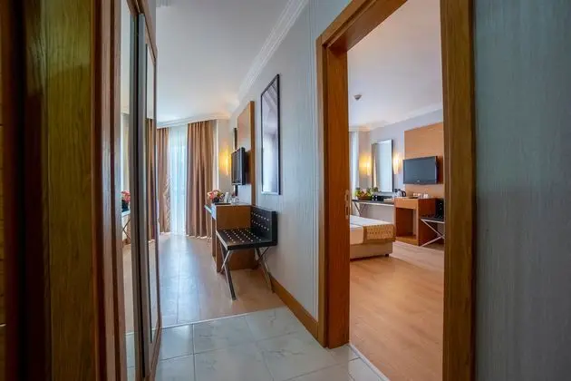 https://images.etstur.com/imgproxy/resize/2560x1440/files/images/hotelImages/etsrooms/516683/Aydinbey_Gold_Dreams_20241126114435_4.jpg