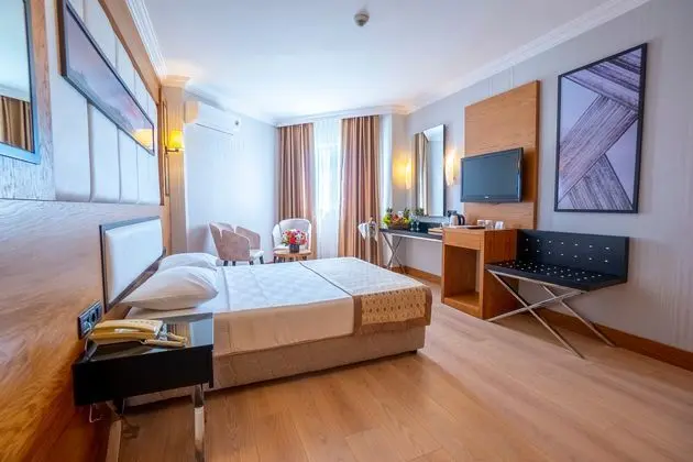 https://images.etstur.com/imgproxy/resize/2560x1440/files/images/hotelImages/etsrooms/516683/Aydinbey_Gold_Dreams_20241126114435_5.jpg