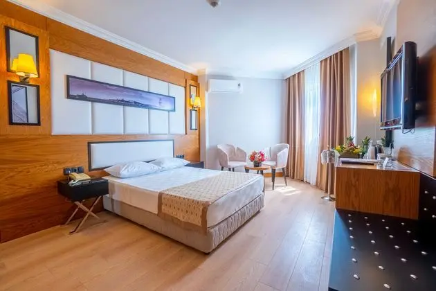 https://images.etstur.com/imgproxy/resize/2560x1440/files/images/hotelImages/etsrooms/516683/Aydinbey_Gold_Dreams_20241126114435_6.jpg