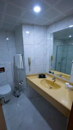 https://images.etstur.com/imgproxy/resize/2560x1440/files/images/hotelImages/etsrooms/516683/Aydinbey_Gold_Dreams_20241126114435_7.jpg