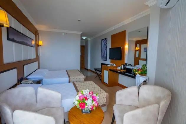 https://images.etstur.com/imgproxy/resize/2560x1440/files/images/hotelImages/etsrooms/516683/Aydinbey_Gold_Dreams_20241126114436_13.jpg
