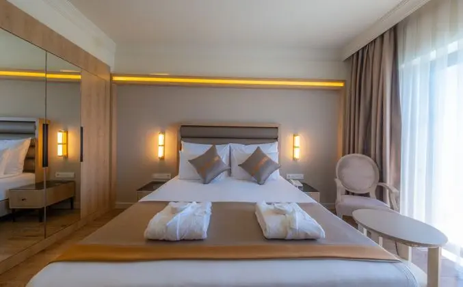 https://images.etstur.com/imgproxy/resize/2560x1440/files/images/hotelImages/etsrooms/507731/Aydinbey_King_s_Palace___Spa_20250327120018_2.jpg