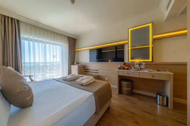 https://images.etstur.com/imgproxy/resize/2560x1440/files/images/hotelImages/etsrooms/507731/Aydinbey_King_s_Palace___Spa_20250327120018_3.jpg