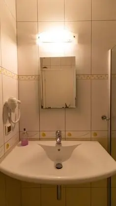 https://images.odamax.com/img/1920x1080/odamax/image/upload/Aydos_Hotels_Breeze_Restaurant_202606201141224_IMG_8790.jpg