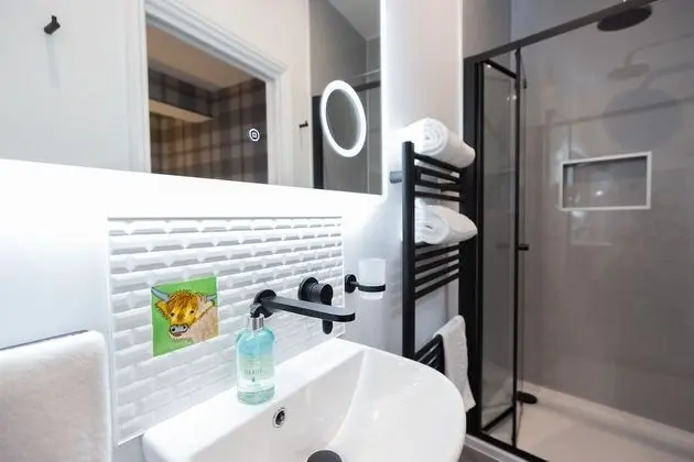 City Tek Büyük Yataklı Oda
