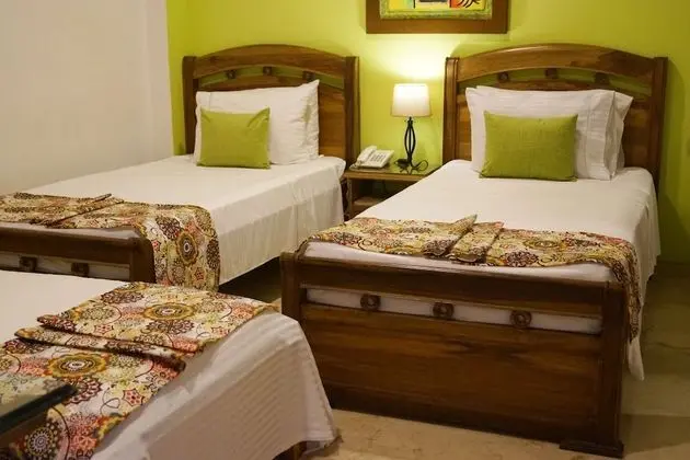 Üç Kişilik Oda, 3 Tek Kişilik Yatak, Sigara İçilmez