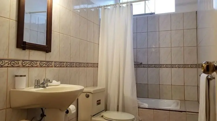Junior Tek Büyük Yataklı Oda, 1 Büyük (Queen) Boy Yatak, Balkon, Bahçe Manzaralı