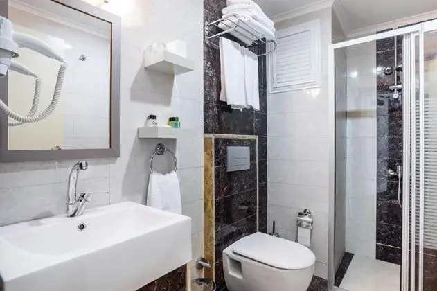 https://images.odamax.com/img/1024x768/odamax/image/upload/Ayhan_Hotel_202604141543470_BANYO.jpg