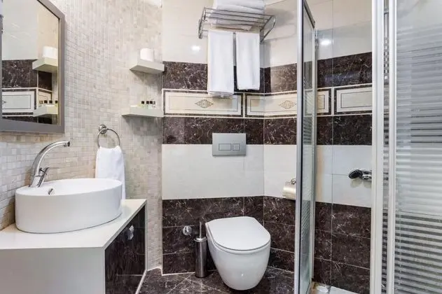 https://images.odamax.com/img/1024x768/odamax/image/upload/Ayhan_Hotel_202604141543483_BANYO1.jpg