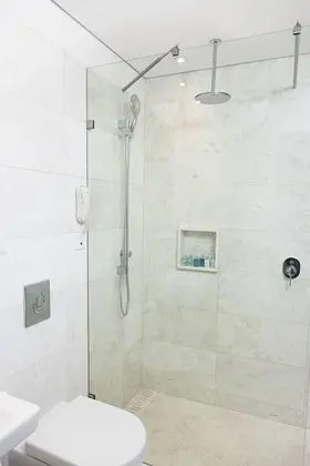 Deluxe Tek Büyük veya İki Ayrı Yataklı Oda, Avlu Manzaralı