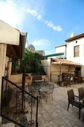 Design Üç Kişilik Oda, 3 Tek Kişilik Yatak, Bahçe Manzaralı, Bahçeli