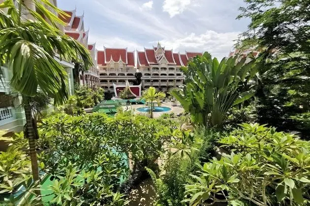 Deluxe Oda, Havuz Manzaralı