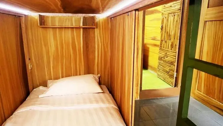 Cabin Mix Private Bathroom (1  pax)