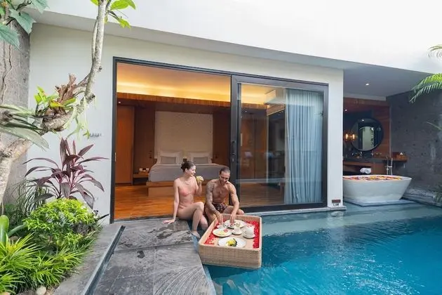 Romantic Villa, 1 Yatak Odası, Kişiye Özel Havuzlu (Floating Bathtub)