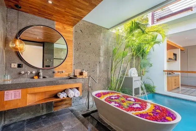 Romantic Villa, 1 Yatak Odası, Kişiye Özel Havuzlu (Floating Bathtub)