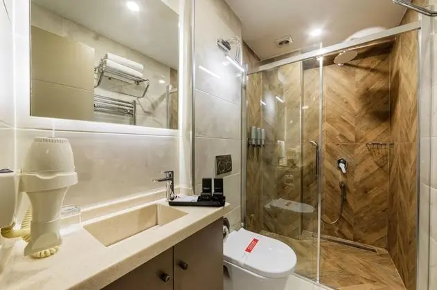 Connection Room, Şehir Manzaralı