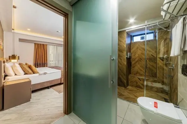 Connection Room, Şehir Manzaralı
