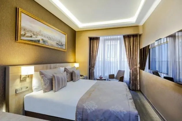 Small Room, Şehir Manzaralı