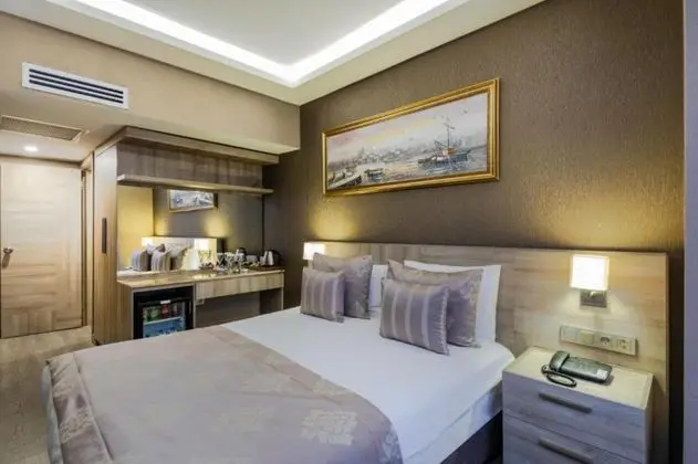 Small Room, Şehir Manzaralı