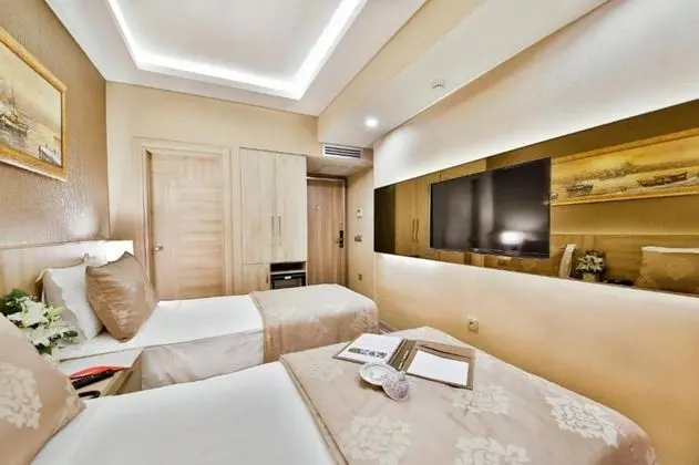 Small Room, Şehir Manzaralı